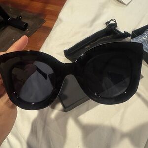 Elegant Black Oversized Sunglasses